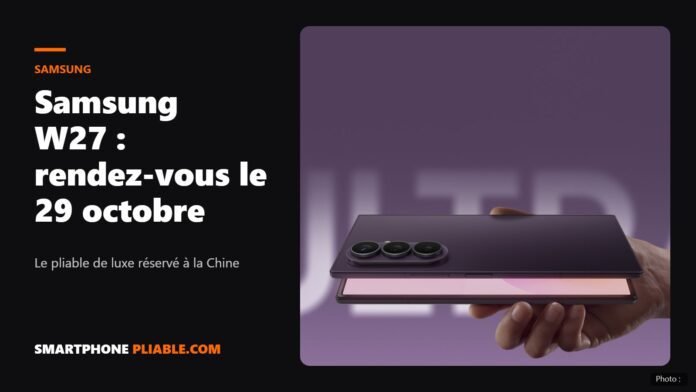 Galaxy Z Fold8 Ultra violet tenu en main, base présumée du Samsung W27